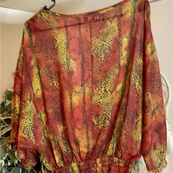 Top - Picture 2 of 2